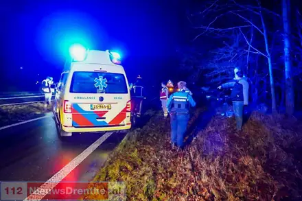 Automobilist raakt van de weg op de N34 bij Ees — foto 3 van 3