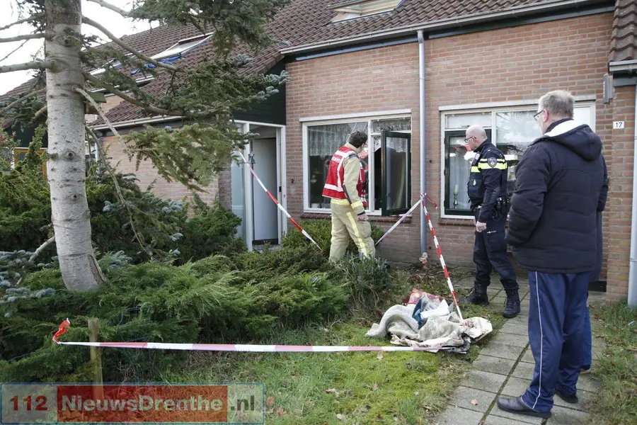 brandweer blust brand in woning aan scheerturfstraat in Schoonoord [Video]