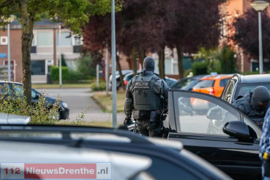 Man (38) uit Emmen opgepakt in Amsterdam op verdenking van witwassen. Politie legt beslag op zijn auto, motor en andere dure zaken