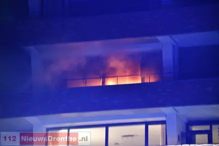 Uitslaande brand in appartementencomplex aan de Thorbeckelaan in Assen — foto 2 van 4