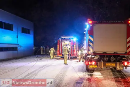 Zeecontainer brand uit aan de Waanderweg in Emmen — foto 2 van 4