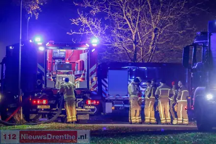 Uitslaande brand in stal in Dalen — foto 7 van 8