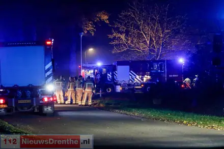 Uitslaande brand in stal in Dalen — foto 6 van 8