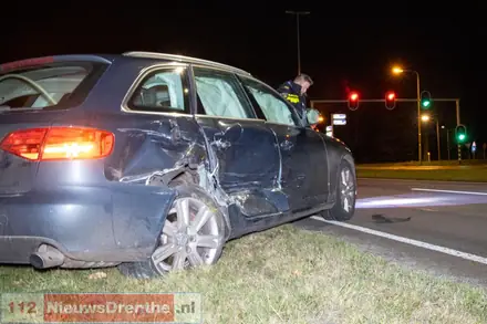Forse schade na botsing op kruising in Emmen — foto 2 van 3