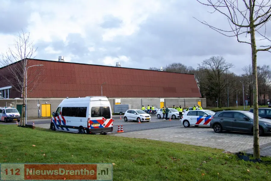 Grote verkeerscontrole door de politie in Emmen, meerdere bekeuringen geschreven