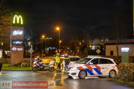 Overval bij McDonald’s in Emmen, politie zoekt tweetal — foto 2 van 5