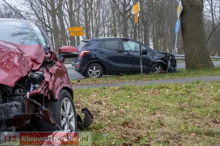 Vier personen gewond na ongeval op Große Straße in Lindloh (DE) — foto 3 van 6