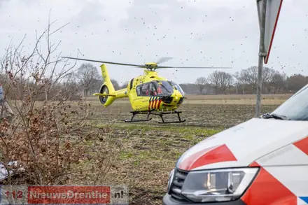 Ernstig ongeval tussen twee auto’s in Odoornerveen, drie personen bevrijd door brandweer — foto 9 van 12