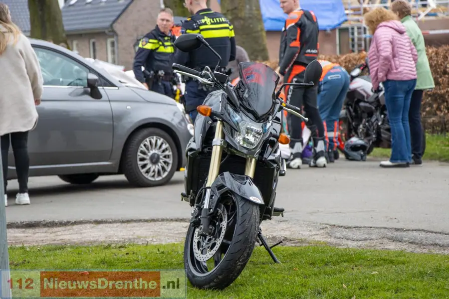 Motorrijder gewond na botsing met auto in Veenoord