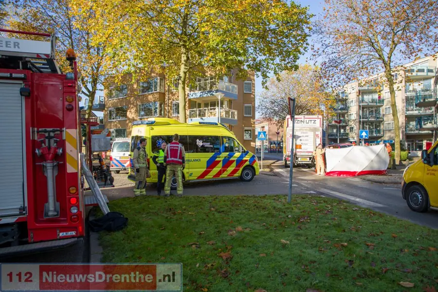 Persoon overleden na botsing tussen scootmobiel en vrachtwagen in Emmen