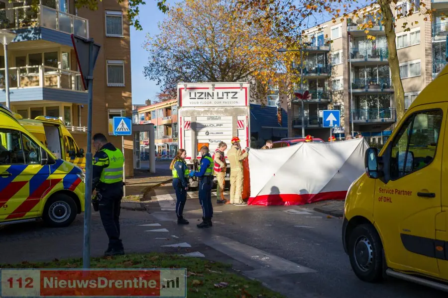Persoon overleden na botsing tussen scootmobiel en vrachtwagen in Emmen