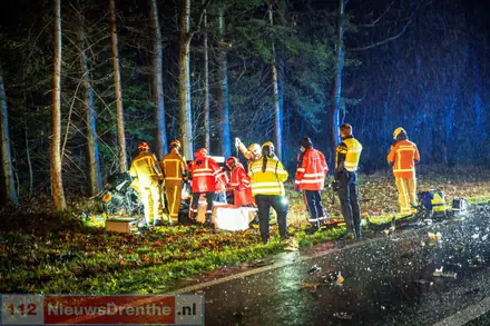 Twee personen bekneld na frontale botsing op N34 bij Odoorn [Video] — foto 4 van 4