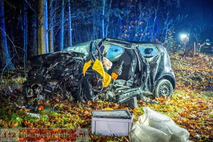 Twee personen bekneld na frontale botsing op N34 bij Odoorn [Video] — foto 2 van 4