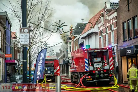 Uitslaande brand in woning zorgt voor grote rookontwikkeling in Coevorden [Video] — foto 3 van 8