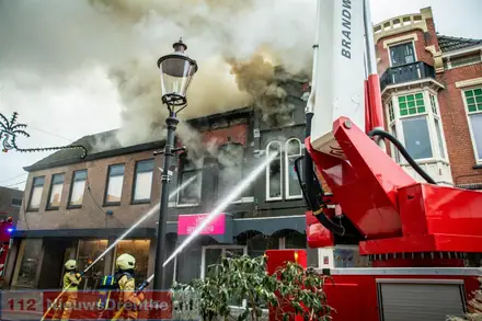 Uitslaande brand in woning zorgt voor grote rookontwikkeling in Coevorden [Video] — foto 4 van 8