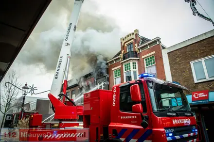 Uitslaande brand in woning zorgt voor grote rookontwikkeling in Coevorden [Video] — foto 5 van 8