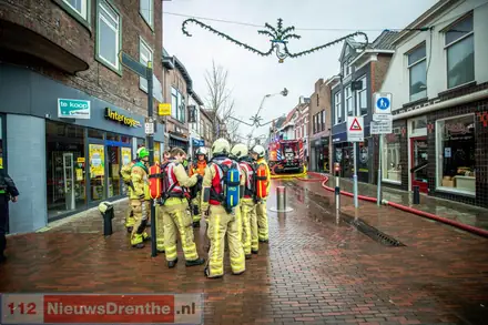 Uitslaande brand in woning zorgt voor grote rookontwikkeling in Coevorden [Video] — foto 8 van 8