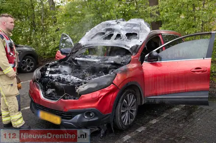 Auto in de brand aan de Spehornerbrink in Emmen — foto 3 van 4