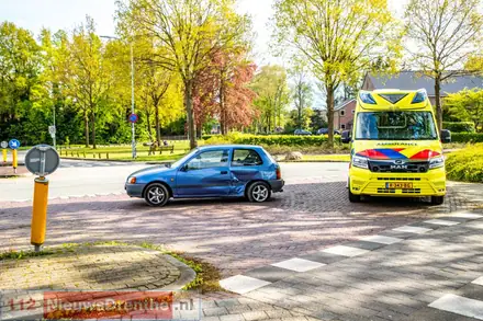 Aanrijding tussen twee voertuigen in Emmen — foto 3 van 3