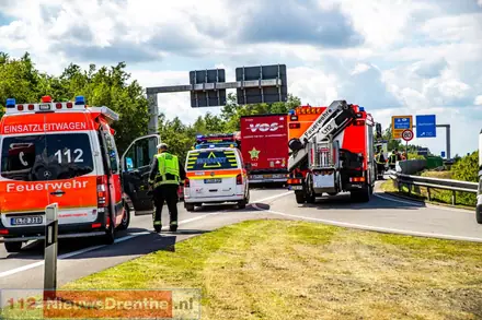 Nederlandse auto en vrachtwagen botsen op B402 in Duitsland [Video] — foto 2 van 6