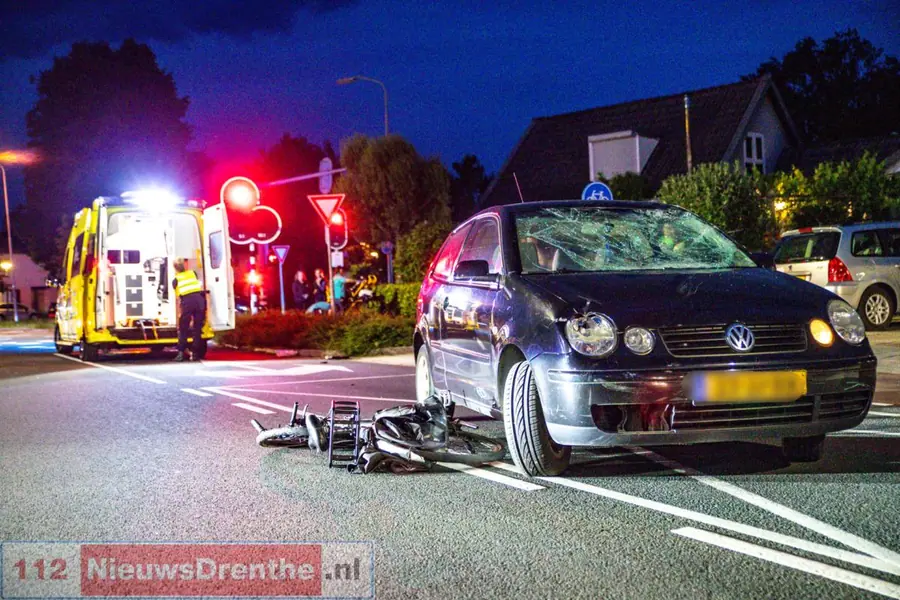 Fietser gewond bij botsing met auto in Emmen