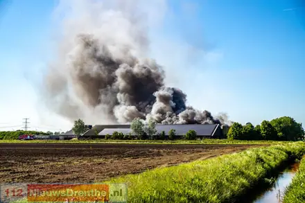 Grote brand bij varkensboerderij in Mussel [Video] — foto 1 van 4