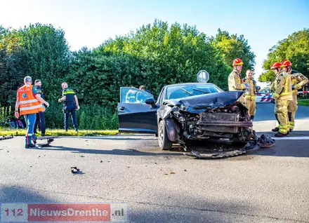 Twee gewonden na ongeval in Klazienaveen — foto 5 van 5