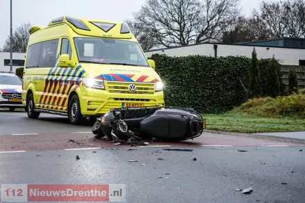Vrouw gewond na forse botsing in Emmen — foto 2 van 3