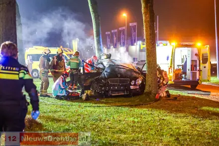 Ernstig ongeval op Nijbracht in Emmen; één persoon door brandweer bevrijd — foto 1 van 4