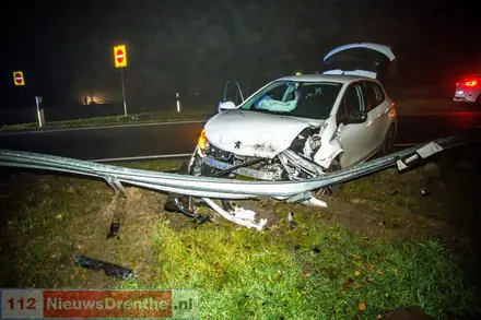 Vuurwerkrit eindigt in botsing op de B402 bij Versen — foto 1 van 6