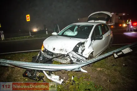 Vuurwerkrit eindigt in botsing op de B402 bij Versen — foto 6 van 6