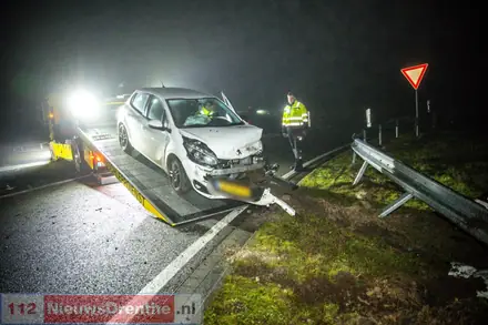 Vuurwerkrit eindigt in botsing op de B402 bij Versen — foto 4 van 6