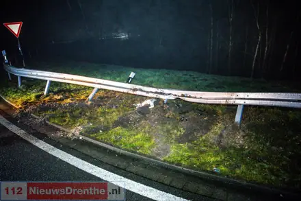 Vuurwerkrit eindigt in botsing op de B402 bij Versen — foto 3 van 6