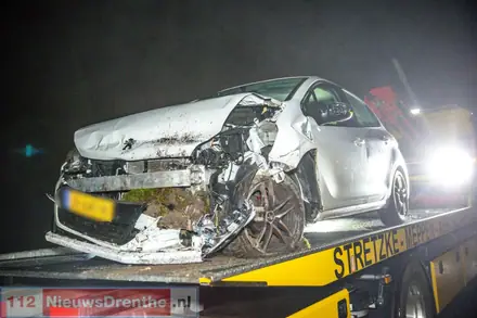 Vuurwerkrit eindigt in botsing op de B402 bij Versen — foto 2 van 6
