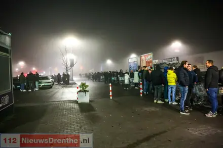 Drukte door vroege vuurwerkverkoop in Duitsland zorgt voor chaos in winkel — foto 4 van 5