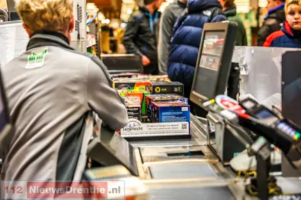 Drukte door vroege vuurwerkverkoop in Duitsland zorgt voor chaos in winkel — foto 2 van 5