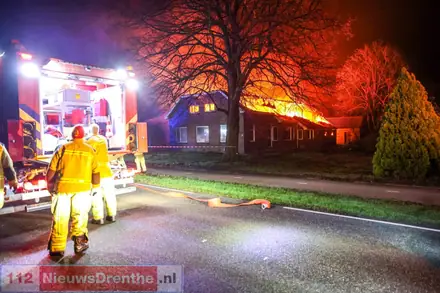 Woning volledig verwoest door uitslaande brand in Barger-Compascuum — foto 1 van 6
