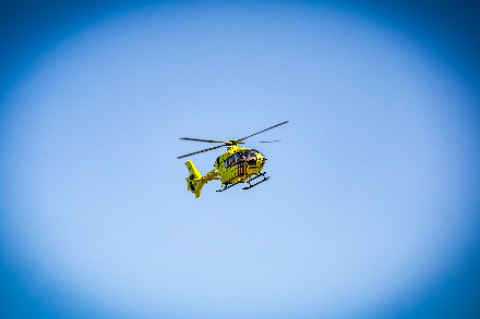 Hulpdiensten rukken massaal uit voor persoon te water in de Kleine Rietplas in Emmen — foto 3 van 9