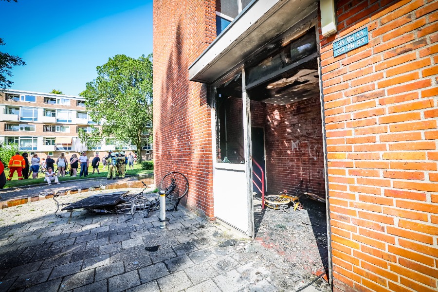 Meerdere bewoners ontruimd bij brand in fietsenstalling onder flat in Stadskanaal
