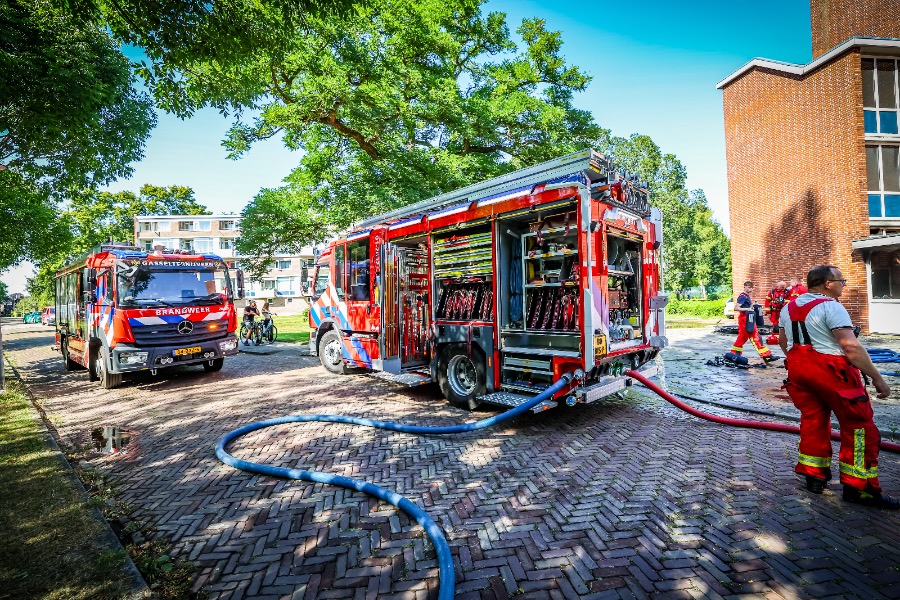 Meerdere bewoners ontruimd bij brand in fietsenstalling onder flat in Stadskanaal