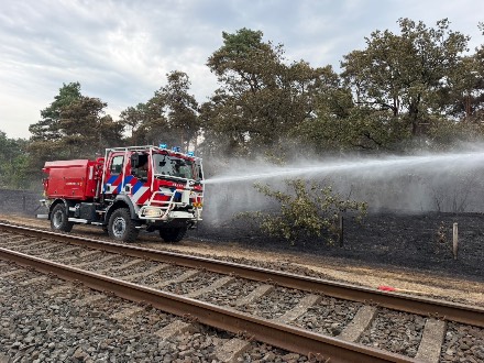 Brandweer uit Sleen en Tweede-Exloërmond verleent bijstand bij grote natuurbrand in Limburg — foto 2 van 5