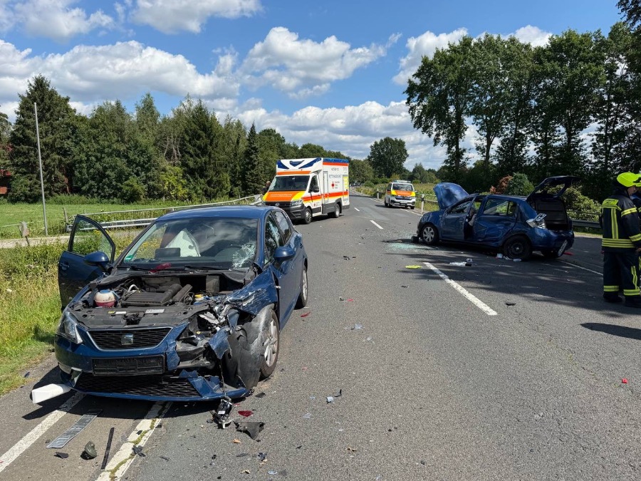 Zwaargewonde bij ongeval met drie voertuigen in Twist, vlak over de grens bij Schoonebeek
