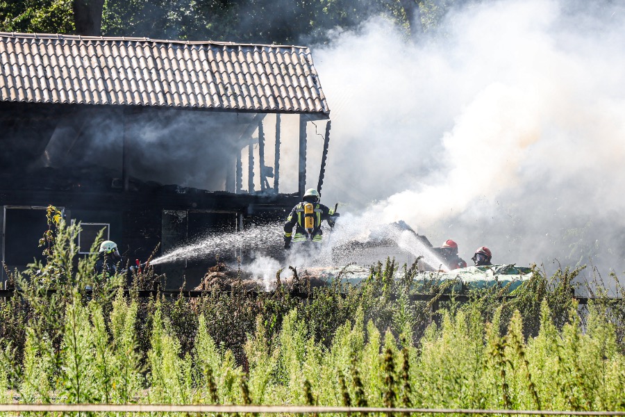 Grote brand in paardenstal in Ter Apel