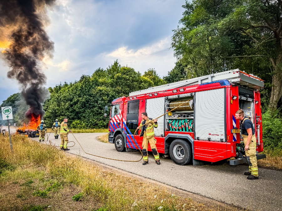 Volkswagen Golf brandt volledig uit in Emmen