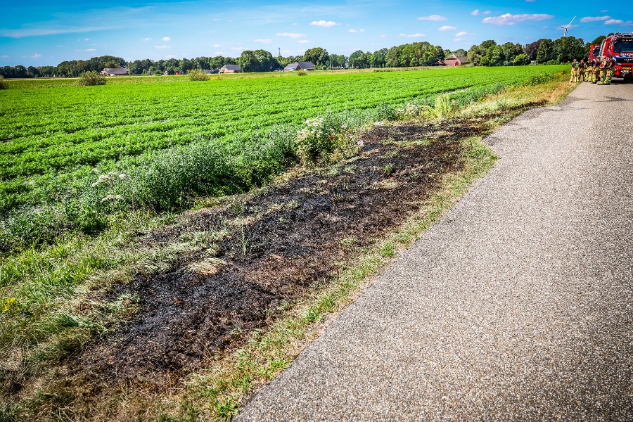 Bermbrand in Valthermond snel onder controle
