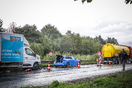 Veel schade na botsing bij Duitse Grenscontrole A37 bij Zwartemeer — foto 1 van 3